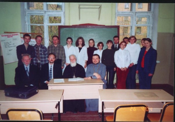 Май 2004. Третье заседание нашего кружка. У нас в гостях - проф. к.т.н., бывший ректор Волгоградс